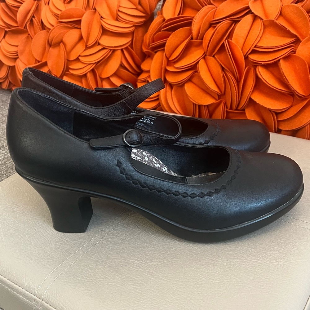 ❣️Dansko Black Leather Mary Jane Heels❣️